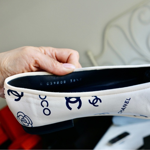 Chanel leather classic ballerina CC logo flats NWB SZ 38.5